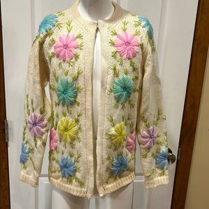 Women’s  1950-60s  Jeri Jo Floral Embroidered  Wool Cream Cardigan